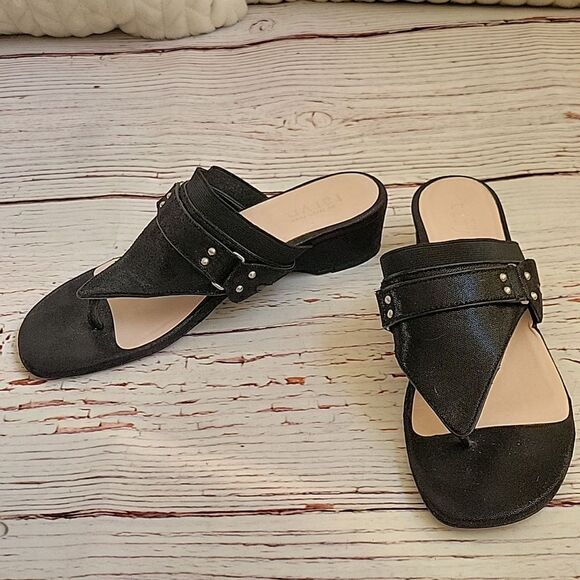 TARYN ROSE Black Thongs Size 8.5 - Picture 3 of 7